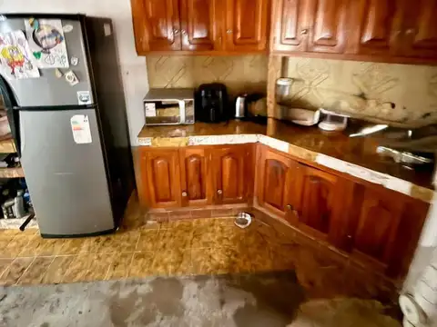 Se vende casa a metros de Av. Illia