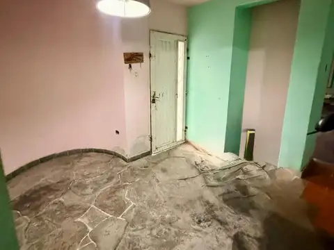 Casa 8 ambientes con 2 baños