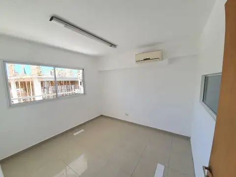 ¡Oficina seminueva en Venta! Moreno 1700, Oroño, Pellegrini, Facultades, Parque Independencia.