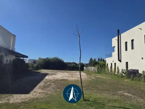 Lote en venta en Carpinchos, Nordelta. Orientación NORESTE!