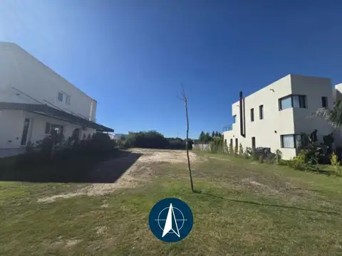 Lote en venta en Carpinchos, Nordelta. Orientación NORESTE!