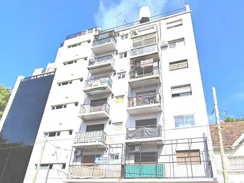 2 AMBIENTES 34 M2. TODO EXTERNO. COC 2.5 X 1.9  SUPER LUZ