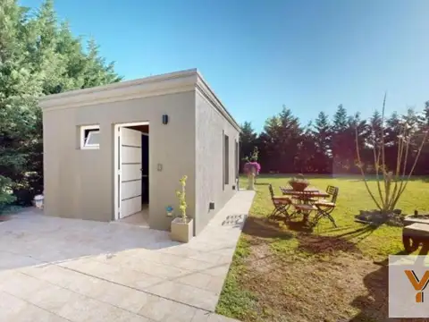 Casa en Alquiler con 4 cocheras