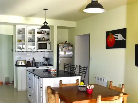 Casa en Alquiler con 2 cocheras