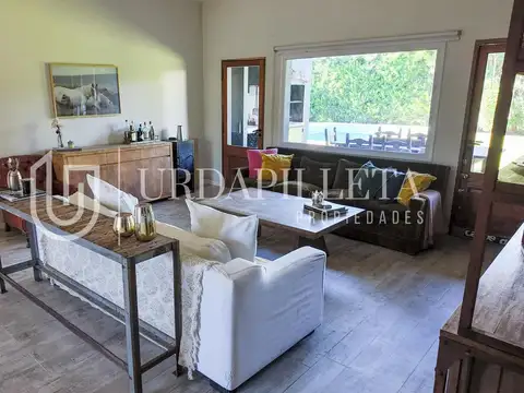 Casa 4 ambientes con 2 baños
