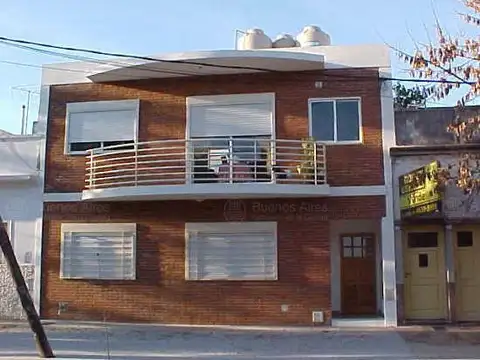 Depto. 2 Amb. en 1er Piso - Frente - BAJAS EXPENSAS