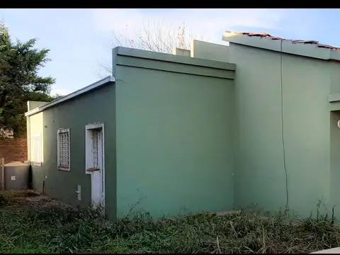 SE VENDE CASA EN ALTOS DEL VALLE