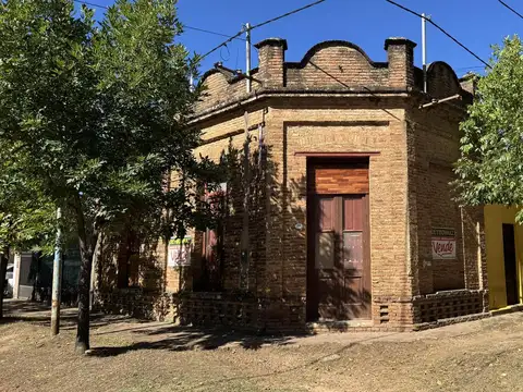 Casa antigua zona comercial Colón Entre Rios