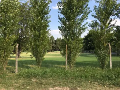 Lote apto vivienda multifamiliar en excelente entorno verde.