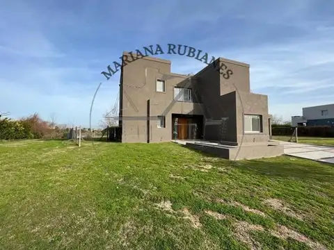 Casa En Venta En El Canton Islas