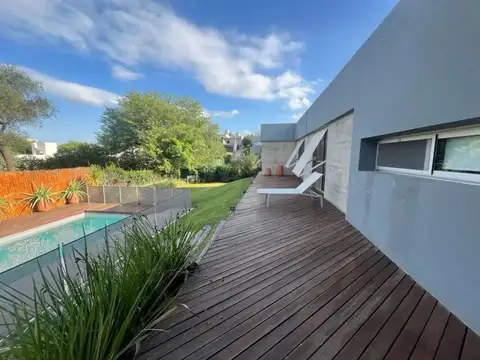 Casa en Alquiler en La Rufina – Una Planta | 3 Dormitorios + Piscina + Cava