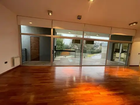 Casa 7 ambientes con 3 baños