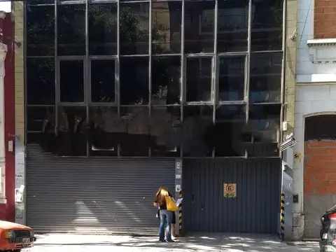 Edificio de oficinas de 670 m2 en alquiler en Recoleta