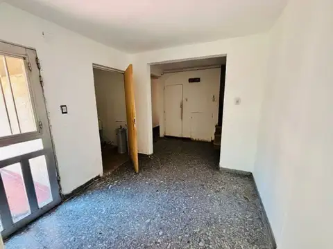 Casa 8 ambientes con 3 baños