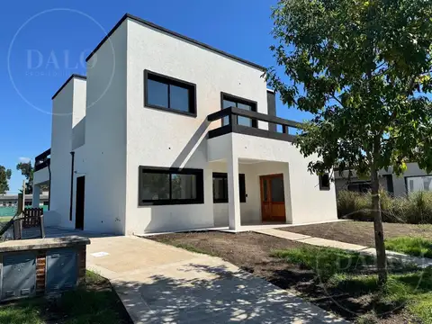 Casa 6 ambientes con 3 baños