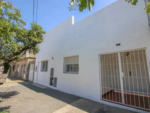 PH de 3 ambientes con patio.