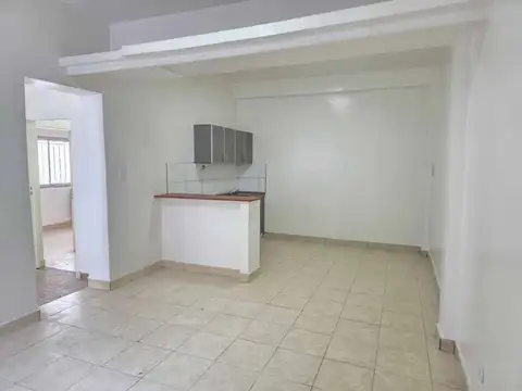 Depto Tipo Casa en Alquiler en Lomas del Mirador, $ 550.000