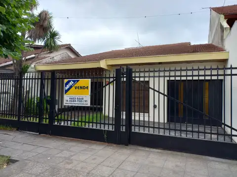 Casa 4 Ambientes en Venta - Castelar Sur