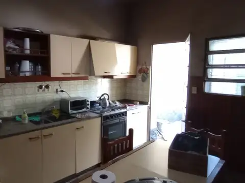 Casa 4 ambientes con 1 baño