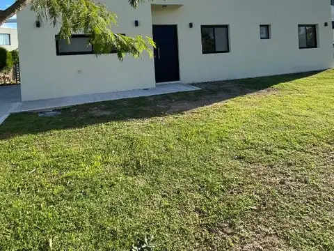 Casa a estrenar en San Ramón - Lote central