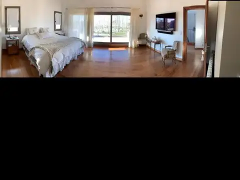 Casa en Venta con 5 cocheras