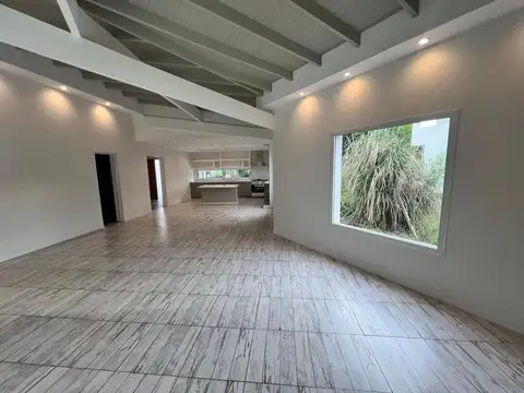 Casa 5 ambientes con 4 baños