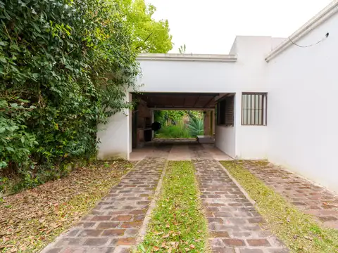 Casa en venta entre caminos