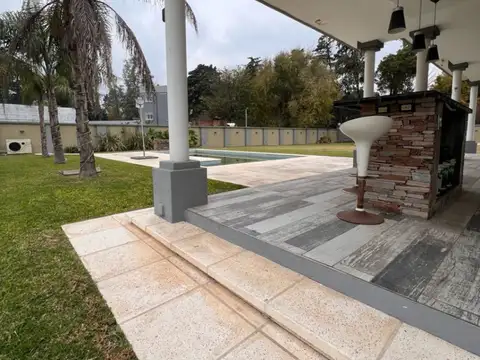 Casa en Venta con 6 cocheras