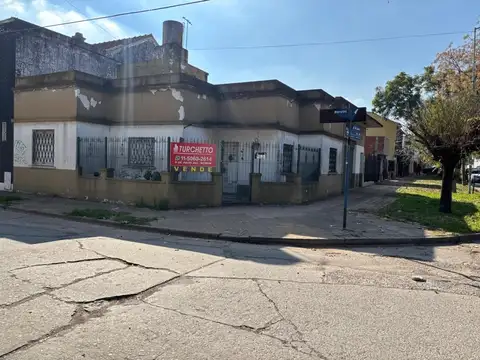 CASA DE 3AMB  C/LOCAL A RECICLAR