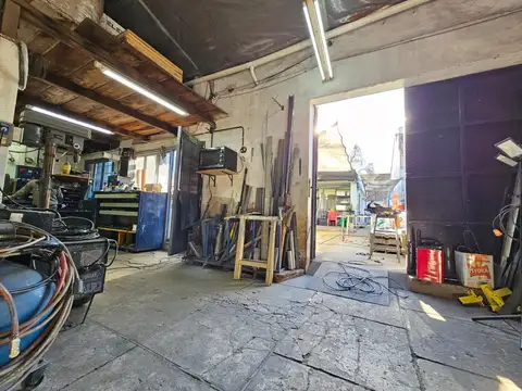 CASA EN VENTA CON GALPÓN DEPOSITO Y TALLER