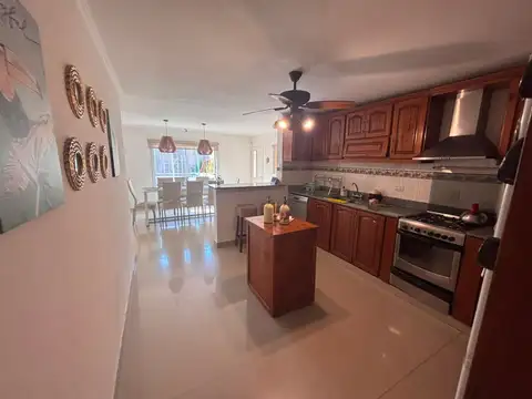 Casa 7 ambientes con 3 baños