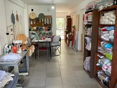 MONOAMBIENTE  CON 2 BALCONES Y COCINA SEPARADA CON RENTA