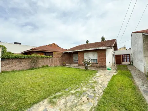 AMPLIO CHALET CON DEPENDECIA EN EXCELENTE ZONA