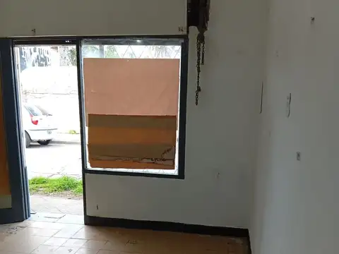 Local en Alquiler en Capitán Bermudez, $ 300.000
