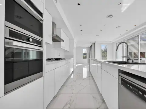 Casa en Venta con 8 cocheras