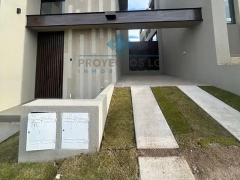Casa 2 ambientes con 2 baños
