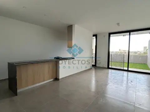 Casa en Alquiler con 2 cocheras