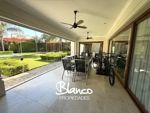 Casa en Alquiler con 1 cochera