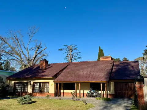 SE VENDE CASA SOBRE LOTE DE 1400 MTS EN BARRIO PARQUE SAN MIGUEL