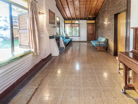Casa 6 ambientes con 4 baños