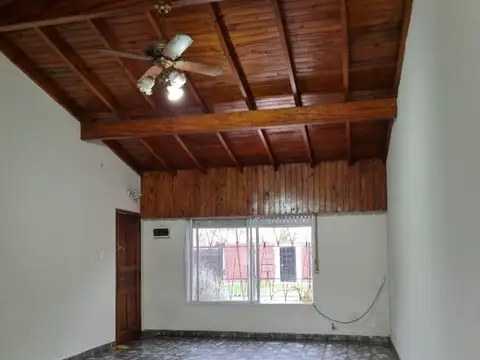 Casa 4 ambientes con 1 baño