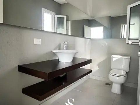 Casa 5 ambientes con 2 baños