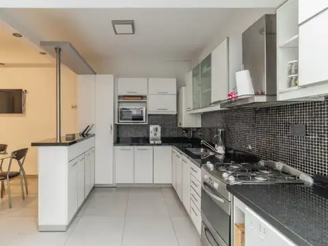 Depto Tipo Casa 4 ambientes con 3 baños