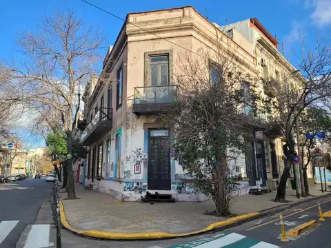 Casa  Esquina en venta con Terraza – La Boca, CABA