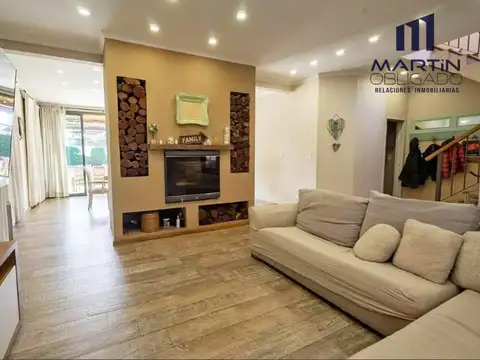 Casa en Venta con 2 cocheras