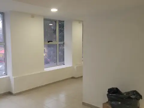 Teniente General Eustoquio Frías 400, Piso 1