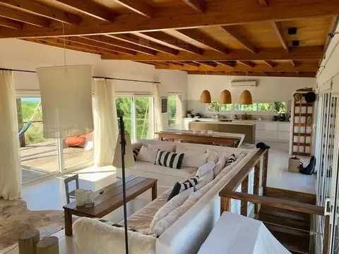 Casa en Venta con 2 cocheras