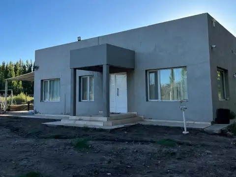 Venta 1 Hectárea con casa y piscina en Centenario !!! 