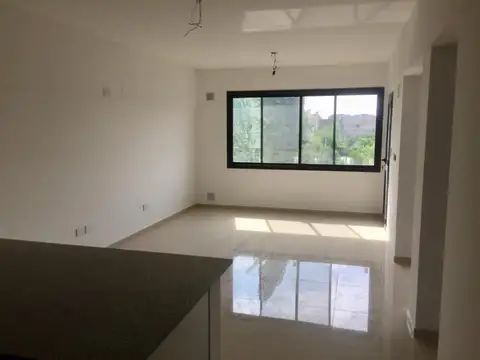 Departamento de 3 ambientes con espacio guarda coche en Nuevo Quilmes