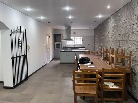 Casa en Venta en Bernal Oeste, USD 248.000
